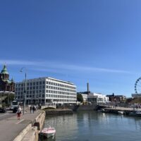 Uspenski-Kathedrale und Riesenrad in Helsinki (FI)